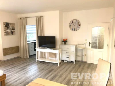 Oturma odası; modern stil, doğal ışık, tadilatlı