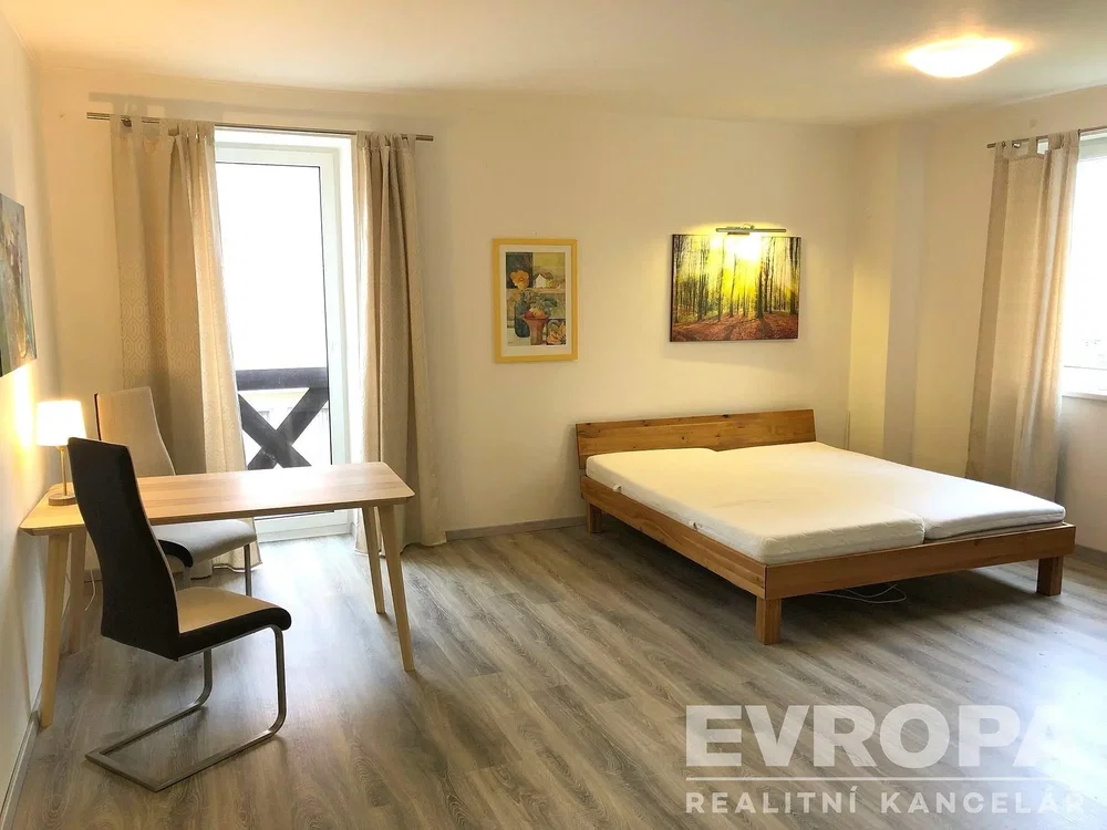 Camera da letto; luce naturale, stile moderno