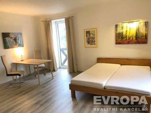 Bedroom; natural light, modern style