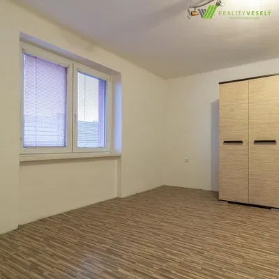 Schlafzimmer; holzboden, tageslicht