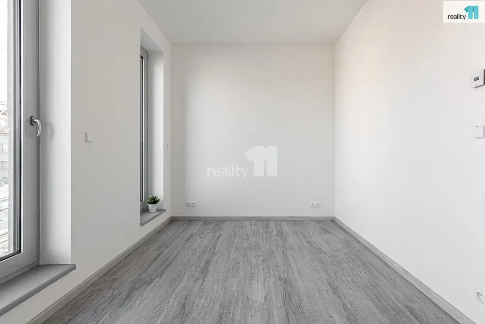 Schlafzimmer; blick, holzboden, tageslicht, renoviert