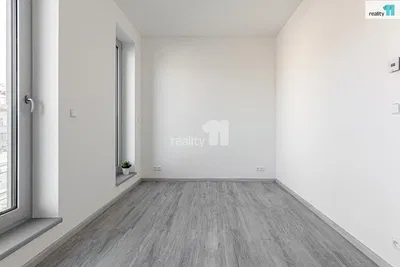 Schlafzimmer; blick, holzboden, tageslicht, renoviert