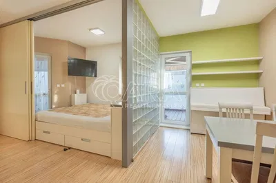 Schlafzimmer; holzboden, tageslicht, moderner stil