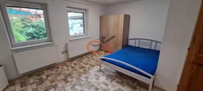 Spavaća soba; prirodna svjetlost, drveni pod