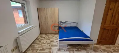 Spavaća soba; drveni pod, prirodna svjetlost