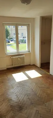 Soggiorno; vista, pavimento in legno, luce naturale