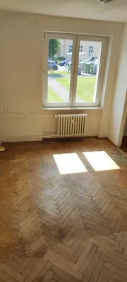 Camera da letto; vista, pavimento in legno, luce naturale