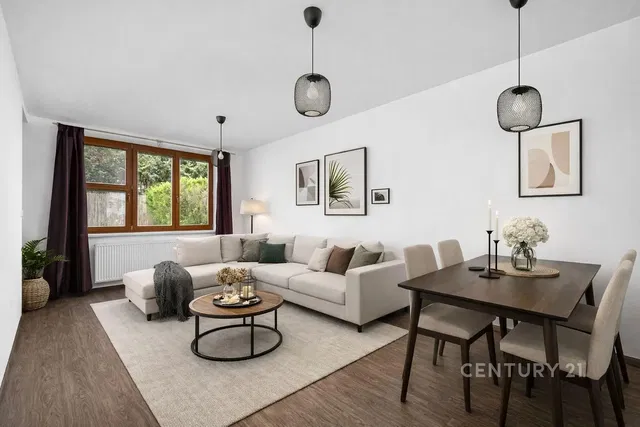 Obývací pokoj; výhled, přirozené světlo, moderní styl