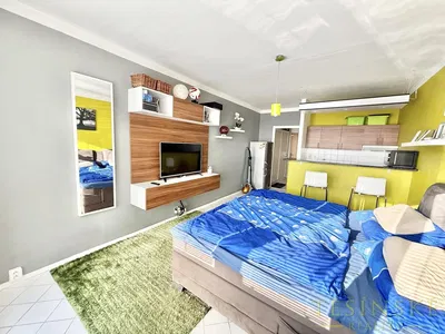 Chambre; carrelage, style moderne, lumière naturelle
