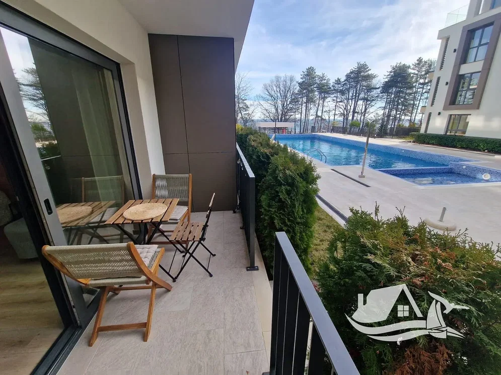 Balkon; výhled, dlažba