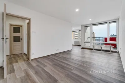 Soggiorno; vista, pavimento in legno, luce naturale, ristrutturato