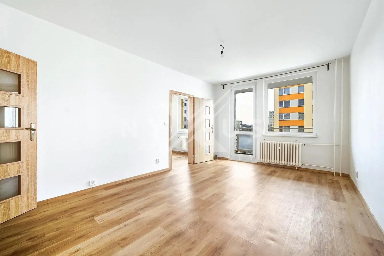 Wohnzimmer; blick, holzboden, tageslicht