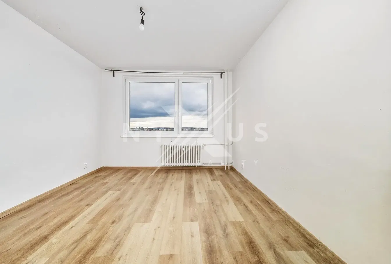 Schlafzimmer; blick, holzboden, tageslicht