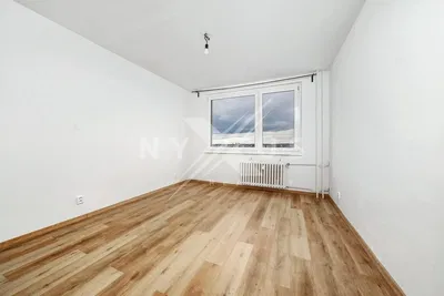Wohnzimmer; blick, holzboden, tageslicht