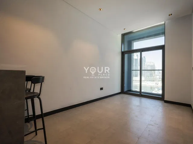 Σαλόνι; θέα, πλακάκια, φυσικό φως