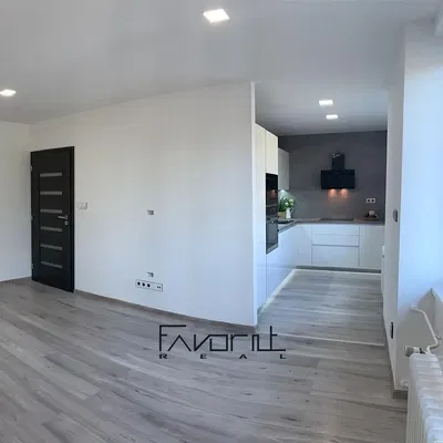 Kuchyně; dlažba, po rekonstrukci, přirozené světlo