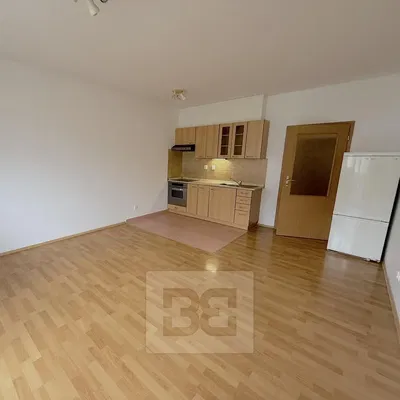 Küche; küchengeräte, holzboden, tageslicht