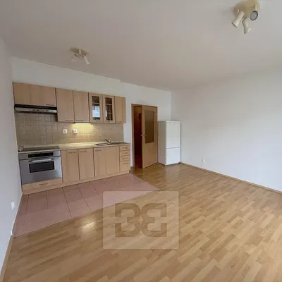 Küche; küchengeräte, fliesenboden, holzboden, tageslicht