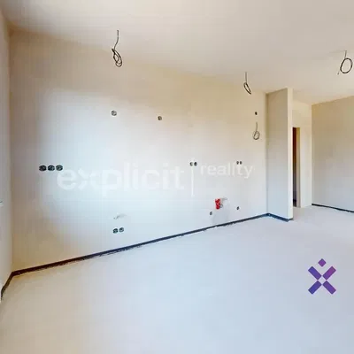 Ostale; potrebna renovacija, prirodna svjetlost