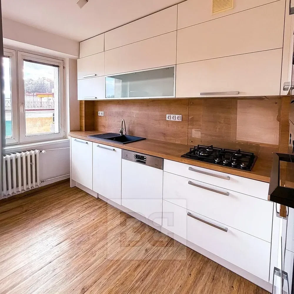 Cucina; elettrodomestici, vista, luce naturale, stile moderno