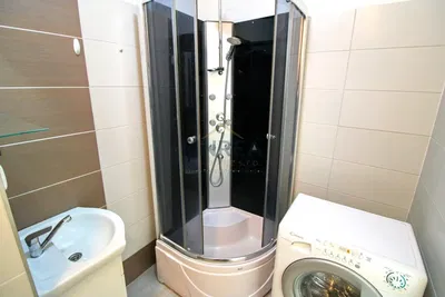 Kupaonica; pločice, renoviran, prirodna svjetlost, moderan stil