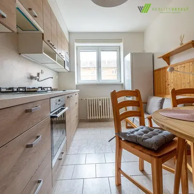 Küche; küchengeräte, tageslicht, moderner stil, fliesenboden