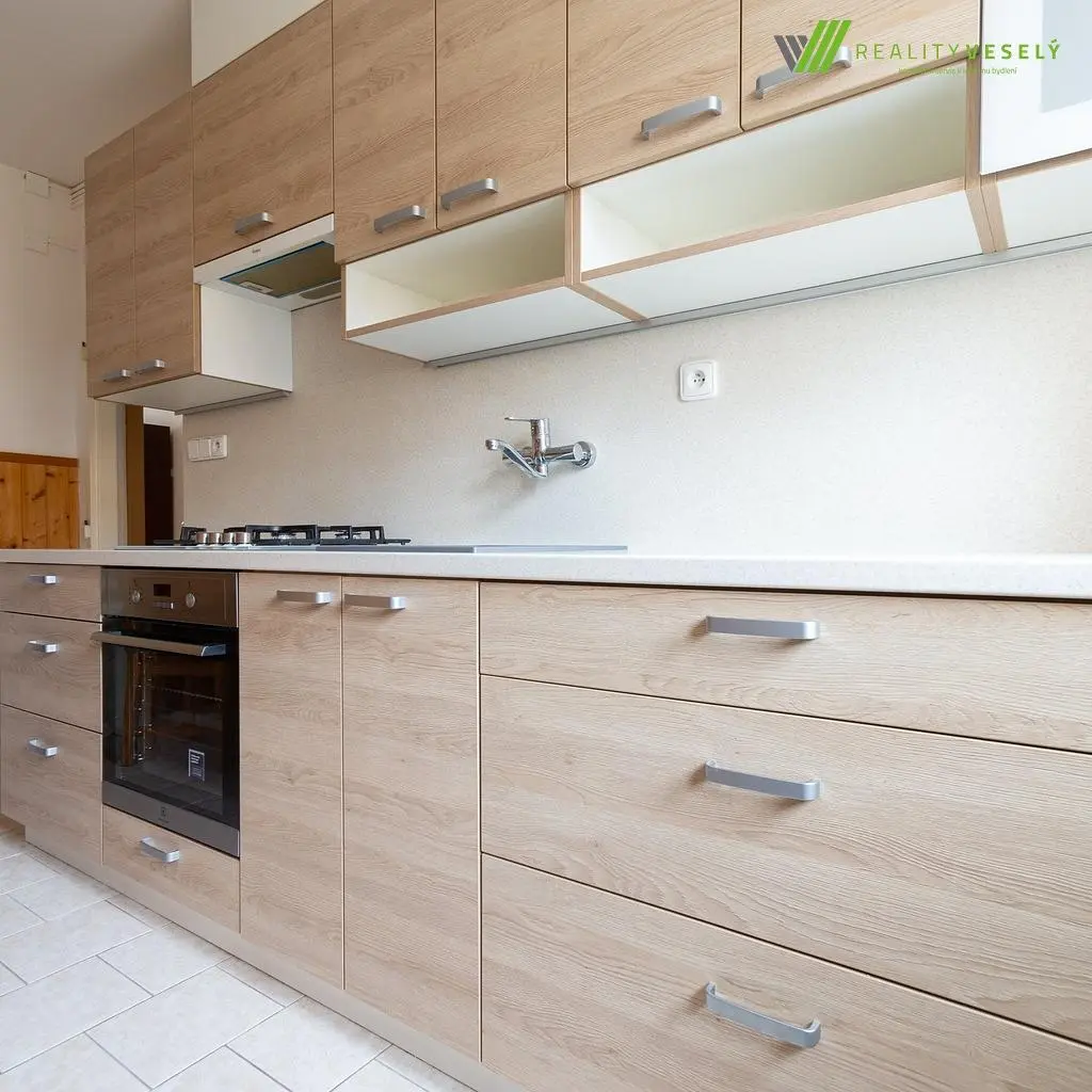 Küche; küchengeräte, fliesenboden, renoviert, tageslicht, moderner stil