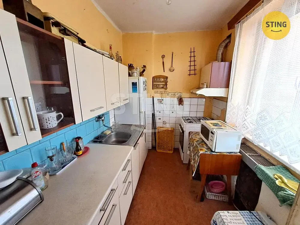 Кухиња; потребна реновација