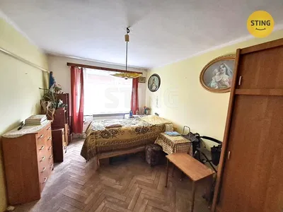 Спаваћа соба; дрвени под, природно светло
