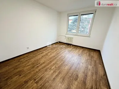 Schlafzimmer; holzboden, blick, tageslicht