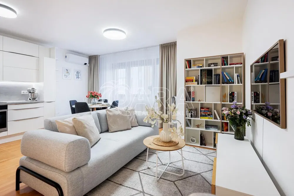 Wohnzimmer; tageslicht, moderner stil, renoviert