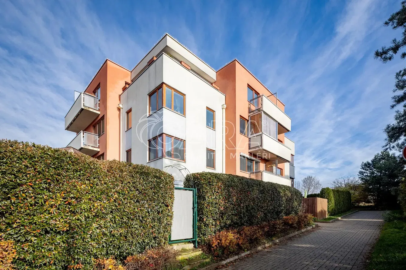 Haus und umgebung; blick