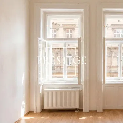 Wohnzimmer; blick, holzboden, tageslicht