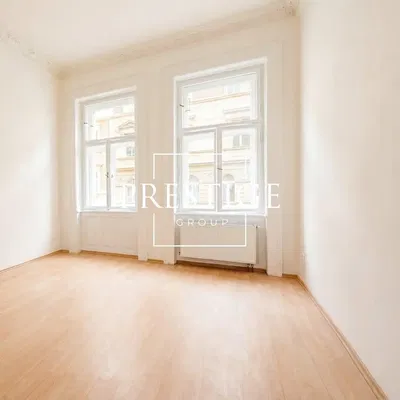 Wohnzimmer; blick, holzboden, tageslicht