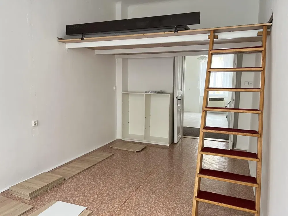 Schlafzimmer; holzboden, holzbalken