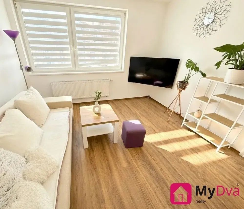 Wohnzimmer; tageslicht, holzboden, moderner stil