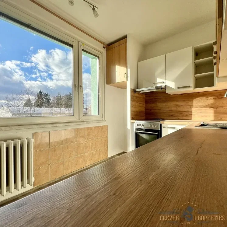 Küche; blick, küchengeräte, tageslicht, moderner stil, fliesenboden