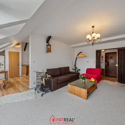 Dnevni boravak; prirodna svjetlost, moderan stil