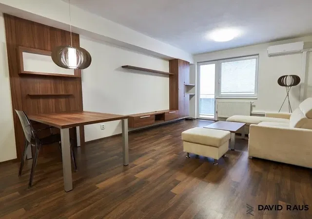 Wohnzimmer; holzboden, tageslicht, moderner stil