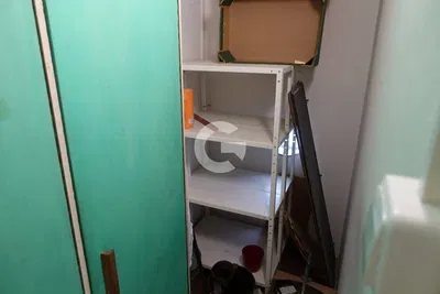 Garderobe; renovierungsbedürftig