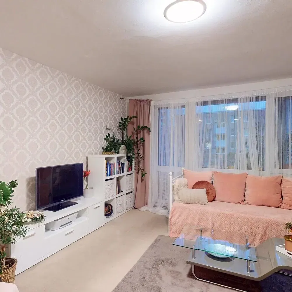 Oturma odası; doğal ışık, modern stil