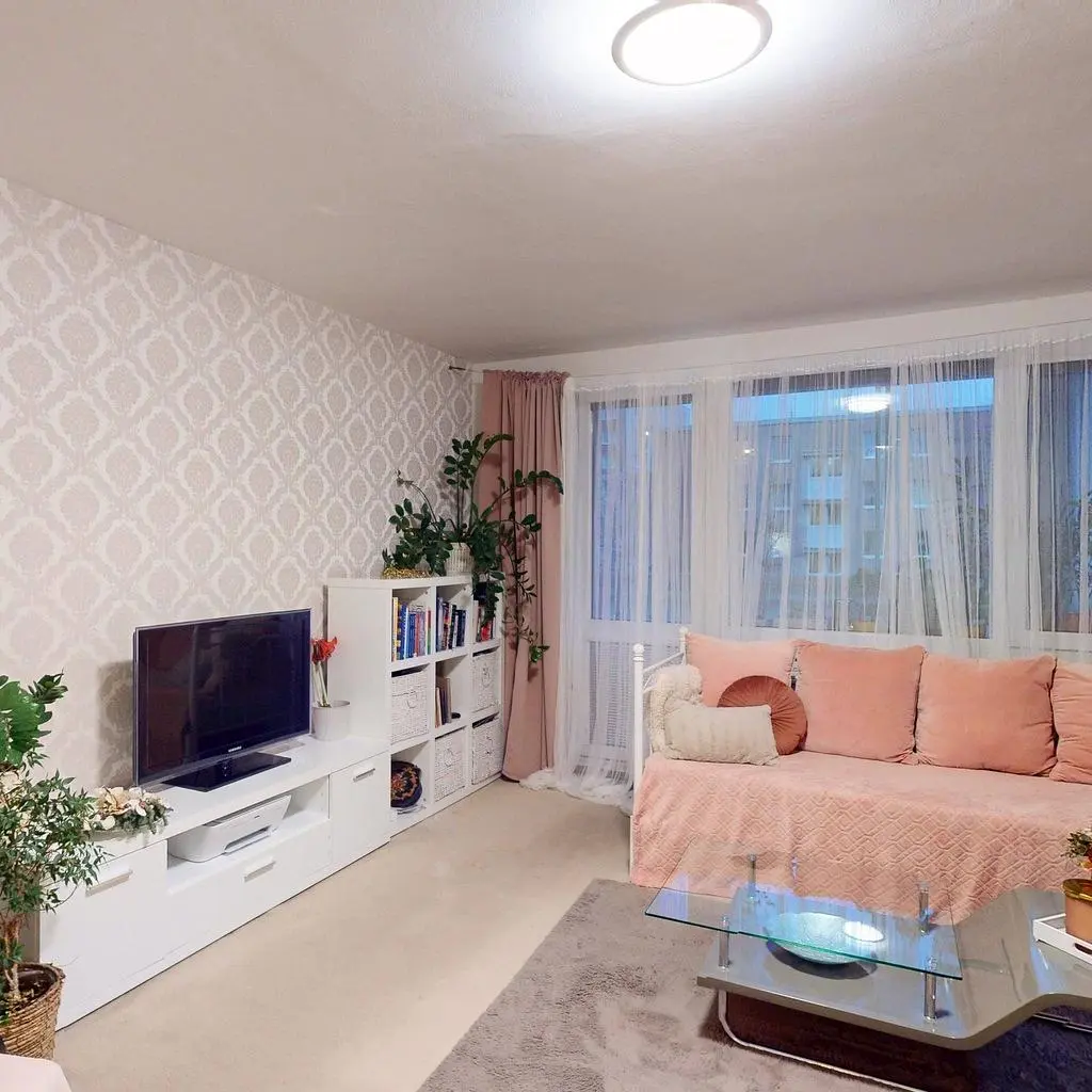 Oturma odası; doğal ışık, modern stil