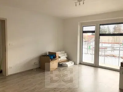 Altro; luce naturale, pavimento in legno