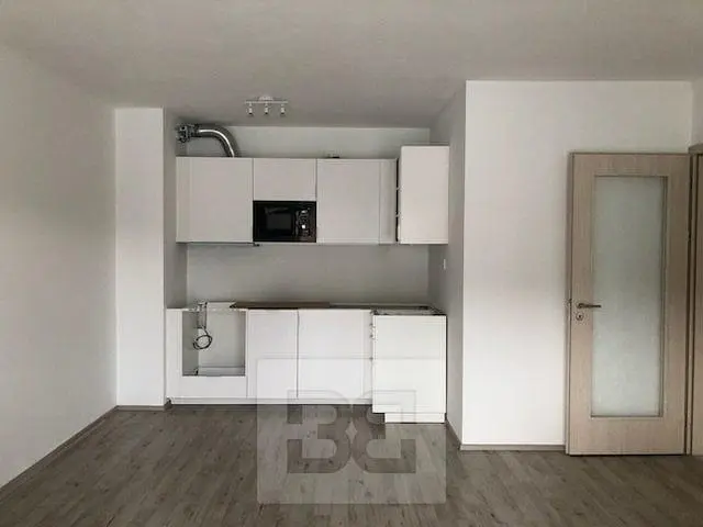 Küche; küchengeräte, holzboden, renoviert