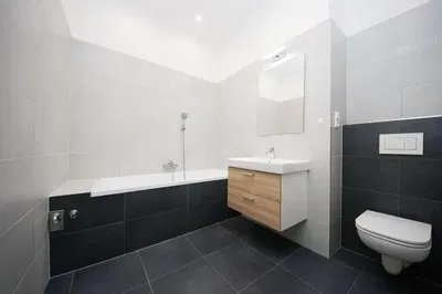 Badezimmer; fliesenboden, renoviert, tageslicht
