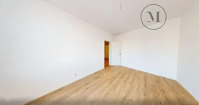 Schlafzimmer; holzboden, tageslicht