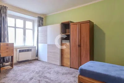 Schlafzimmer; holzboden, tageslicht