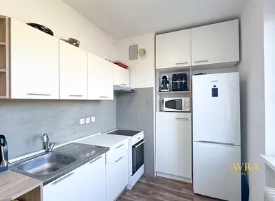 Küche; küchengeräte, fliesenboden, renoviert, tageslicht, moderner stil