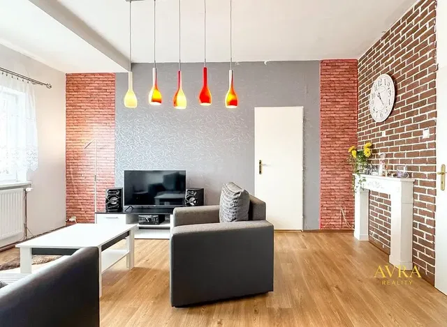 Wohnzimmer; moderner stil, holzboden, tageslicht