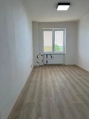 Спаваћа соба; природно светло, дрвени под, поглед